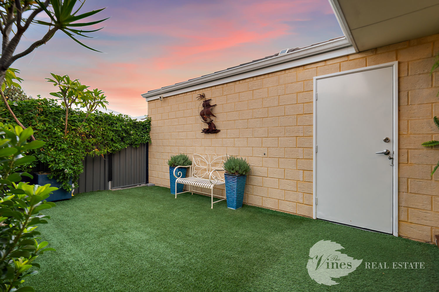 42 Wishard Avenue, Aveley - Thumbnail 2
